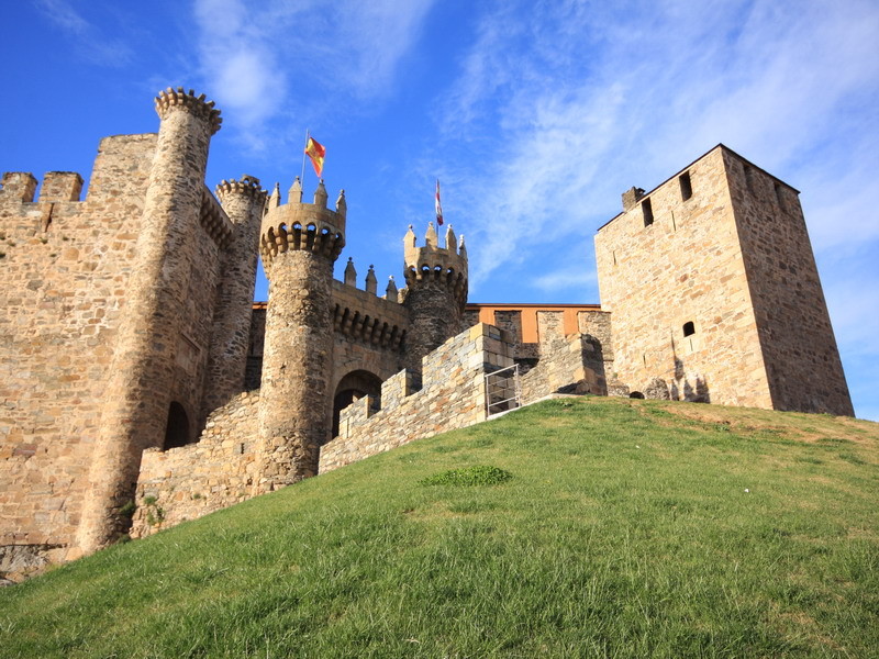 Libros y grabados del ciclo de La Pasión en la Biblioteca Templaria del Castillo