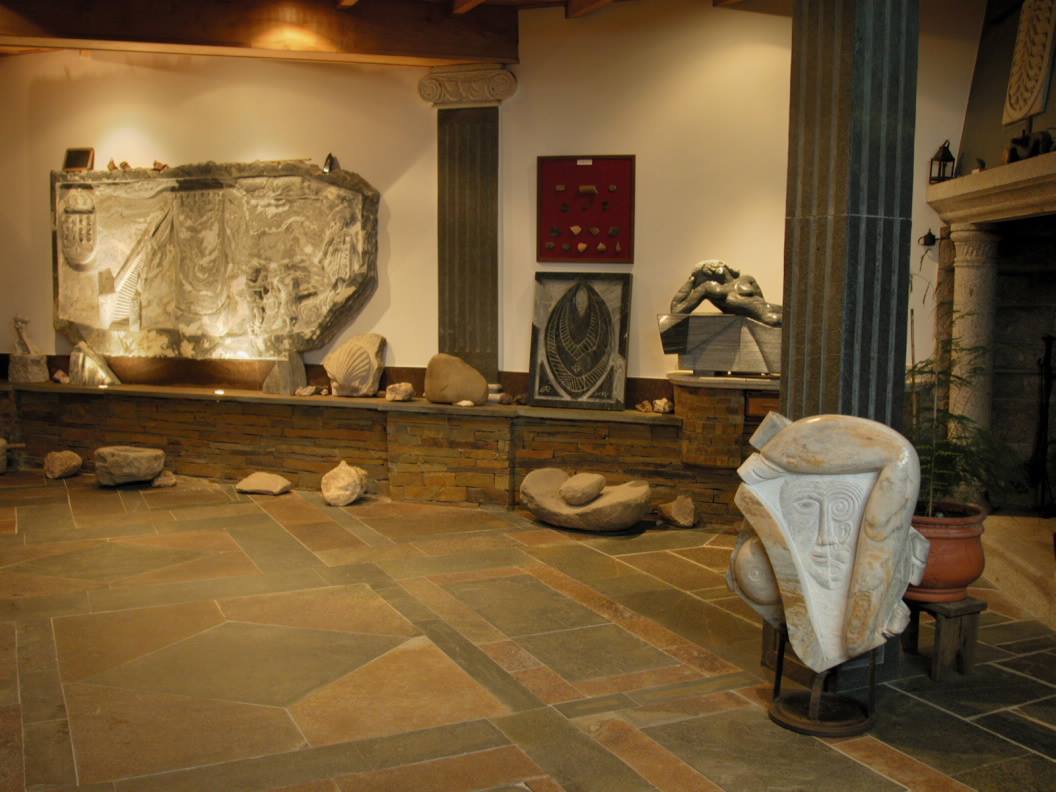 Exposición de artesanía en piedra