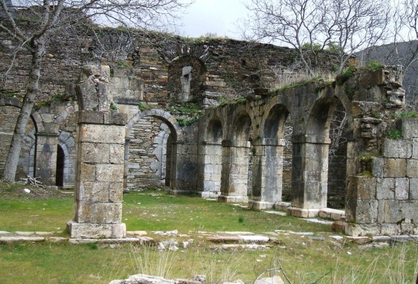 Montes_de_Valdueza_-_Monasterio_de_San_Pedro_de_Montes6