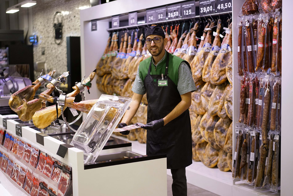 Mercadona Avenida de los Escritores reabre sus puertas tras una reforma de más de 2 millones de Euros 4