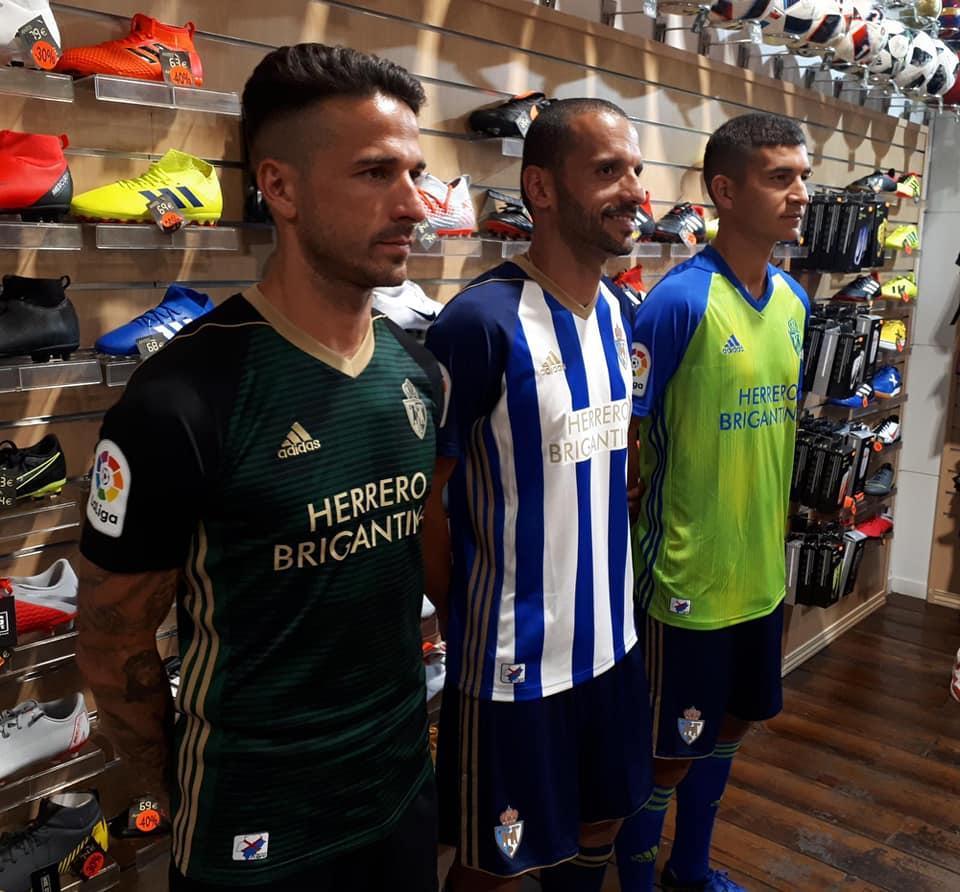 Así es la nueva equipación de la Ponferradina 2