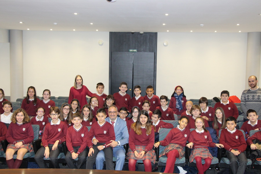 Los niños de Ponferrada visitan el Ayuntamiento con motivo del Día de la Constitución Española 5 Los niños de Ponferrada visitan el Ayuntamiento con motivo del Día de la Constitución Española 5