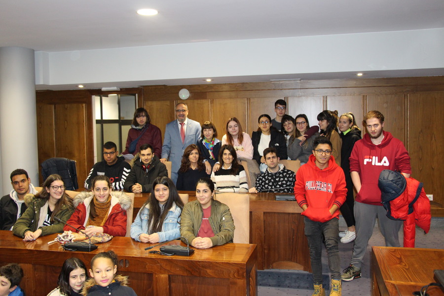 Los niños de Ponferrada visitan el Ayuntamiento con motivo del Día de la Constitución Española 3