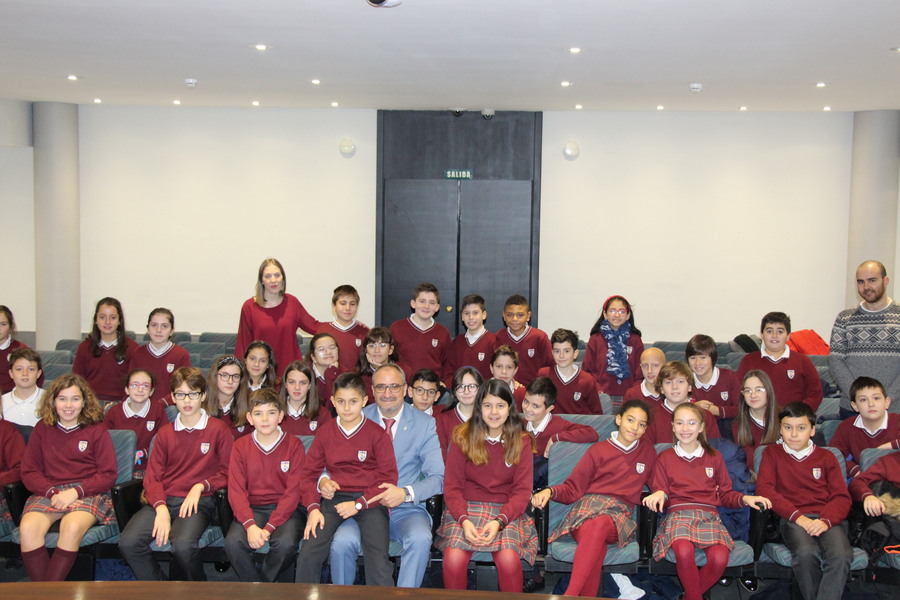 Los niños de Ponferrada visitan el Ayuntamiento con motivo del Día de la Constitución Española 5
