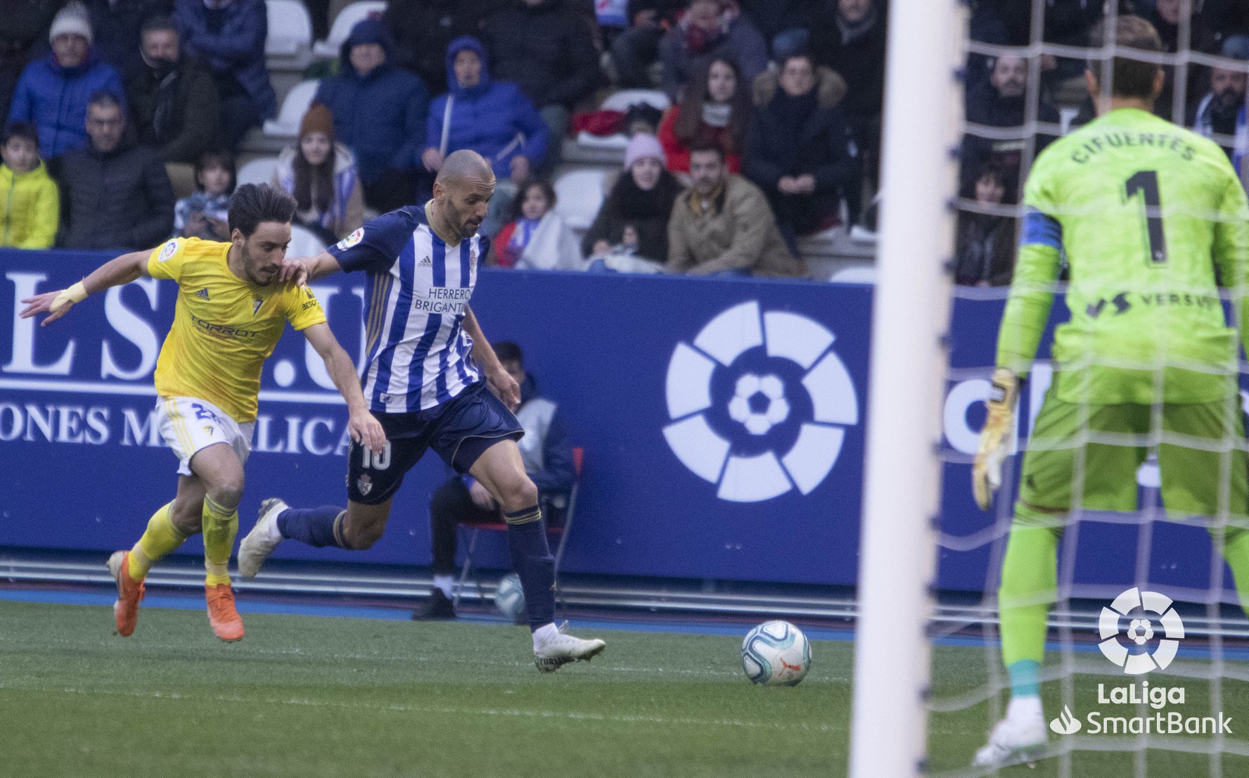 Al Cádiz se le atraganta El Toralín 2